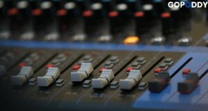 Lire la suite à propos de l’article Besoin de services de podcasting pour ma société ? Gopoddy transforme votre vision en podcast professionnel directement dans votre ville